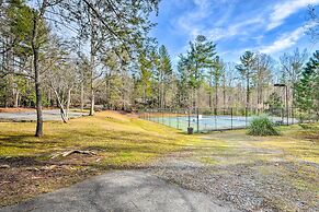 Cozy Ellijay Cabin: Hot Tub, Yard, & Resort Access