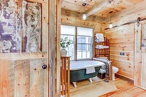 Cozy Ellijay Cabin: Hot Tub, Yard, & Resort Access