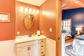 Cozy Ellijay Cabin: Hot Tub, Yard, & Resort Access