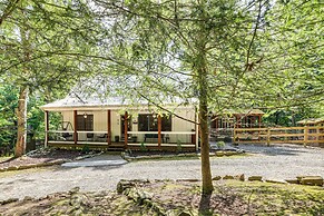 Cozy Ellijay Cabin: Hot Tub, Yard, & Resort Access