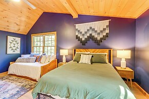 Cozy Ellijay Cabin: Hot Tub, Yard, & Resort Access