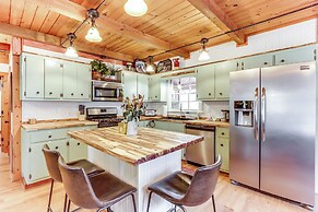 Cozy Ellijay Cabin: Hot Tub, Yard, & Resort Access