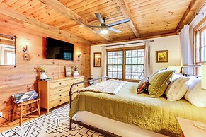 Cozy Ellijay Cabin: Hot Tub, Yard, & Resort Access