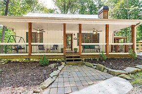 Cozy Ellijay Cabin: Hot Tub, Yard, & Resort Access