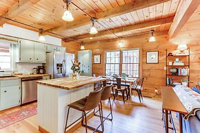 Cozy Ellijay Cabin: Hot Tub, Yard, & Resort Access