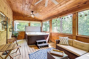 Cozy Ellijay Cabin: Hot Tub, Yard, & Resort Access