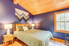 Cozy Ellijay Cabin: Hot Tub, Yard, & Resort Access