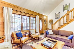 Cozy Ellijay Cabin: Hot Tub, Yard, & Resort Access