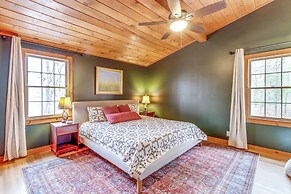 Cozy Ellijay Cabin: Hot Tub, Yard, & Resort Access