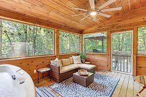 Cozy Ellijay Cabin: Hot Tub, Yard, & Resort Access