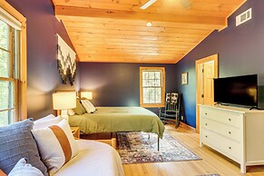 Cozy Ellijay Cabin: Hot Tub, Yard, & Resort Access