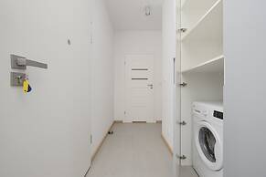 Bobrowiecka Modern Apartment by Renters