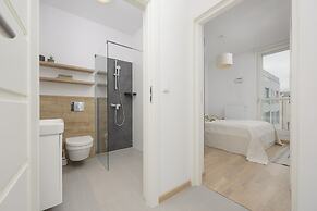 Bobrowiecka Modern Apartment by Renters