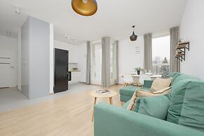Bobrowiecka Modern Apartment by Renters