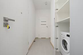 Bobrowiecka Modern Apartment by Renters