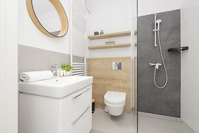 Bobrowiecka Modern Apartment by Renters