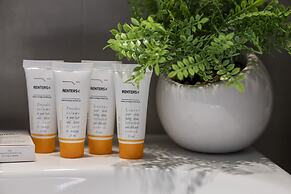 Bobrowiecka Modern Apartment by Renters