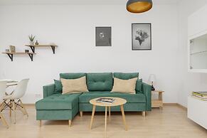 Bobrowiecka Modern Apartment by Renters