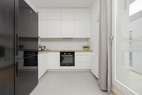 Bobrowiecka Modern Apartment by Renters