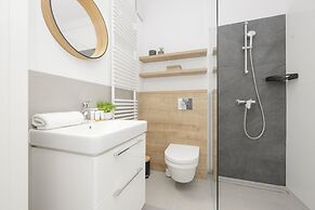 Bobrowiecka Modern Apartment by Renters