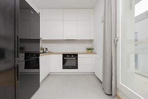 Bobrowiecka Modern Apartment by Renters