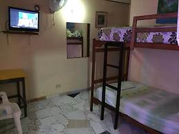 Yellow Moon Guesthouse  Apartments