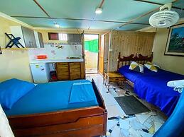 Yellow Moon Guesthouse  Apartments