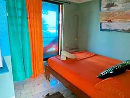 Yellow Moon Guesthouse  Apartments