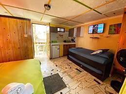 Yellow Moon Guesthouse  Apartments