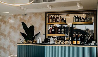 POETICA BOUTIQUE SKY HOTEL