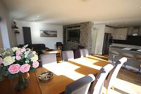 Pamper House Holiday Home And Annex