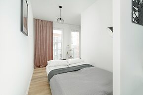 Modern Studio Niemena by Renters