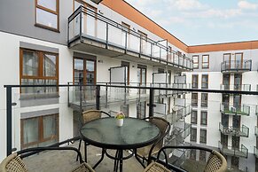 Modern Studio Niemena by Renters