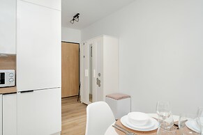 Modern Studio Niemena by Renters