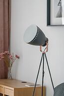 Modern Studio Niemena by Renters