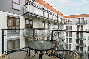 Modern Studio Niemena by Renters