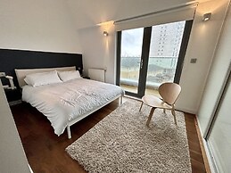 Stay in Style Modern 2 Bed Apartment