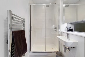 Stay in Style Modern 2 Bed Apartment