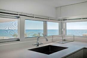 Phaedrus Living Beach Front Flat Kyma