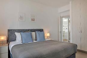 Phaedrus Living Beach Front Flat Kyma