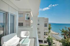 Phaedrus Living Beach Front Flat Kyma