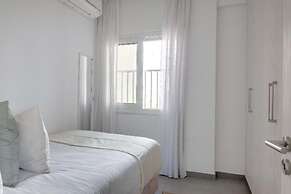 Phaedrus Living Beach Front Flat Kyma