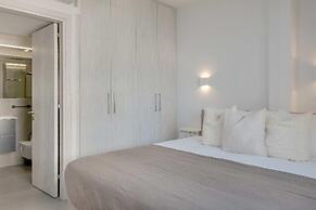 Phaedrus Living Beach Front Flat Kyma