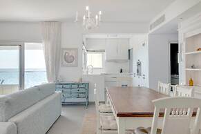 Phaedrus Living Beach Front Flat Kyma