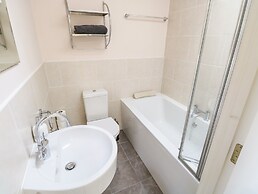 Sea Breeze Holiday Home