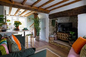 Remarkable 1-bed Cotswolds Cottage in Finstock