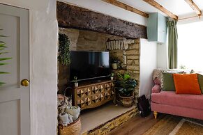 Remarkable 1-bed Cotswolds Cottage in Finstock