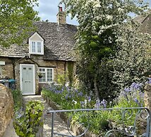 Remarkable 1-bed Cotswolds Cottage in Finstock