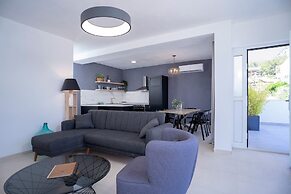 Exclusive Seafront Suites with hot tub