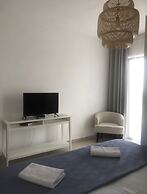 Exclusive Seafront Suites with hot tub